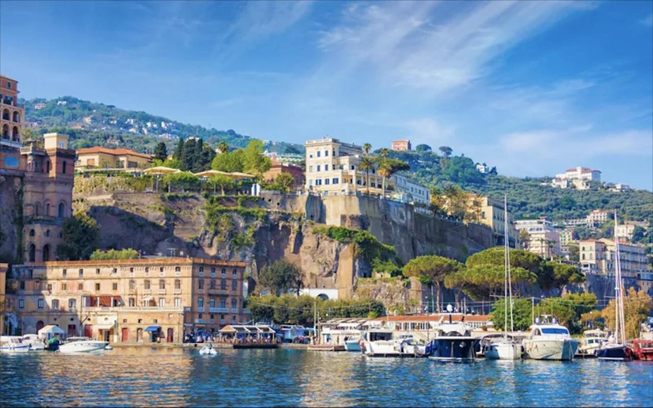 Villa Vie En Rose Sorrento Bagian luar foto