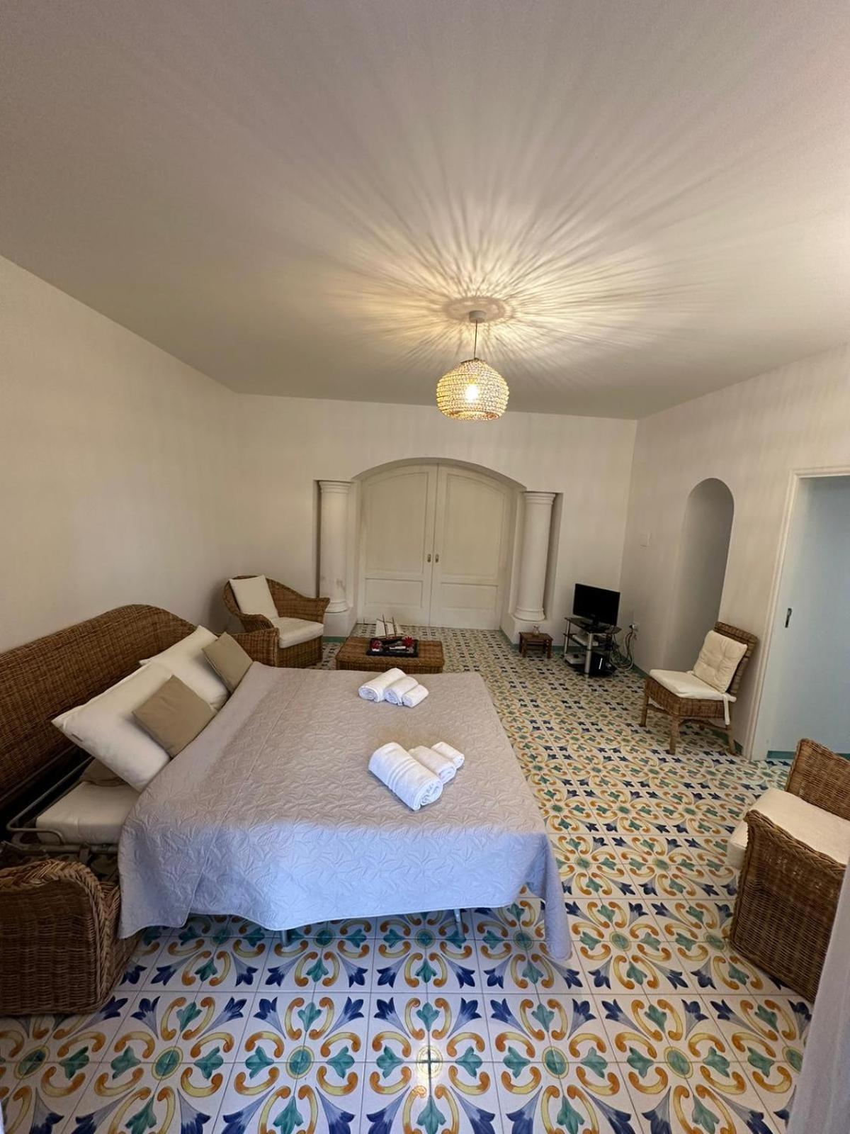 Villa Vie En Rose Sorrento Bagian luar foto