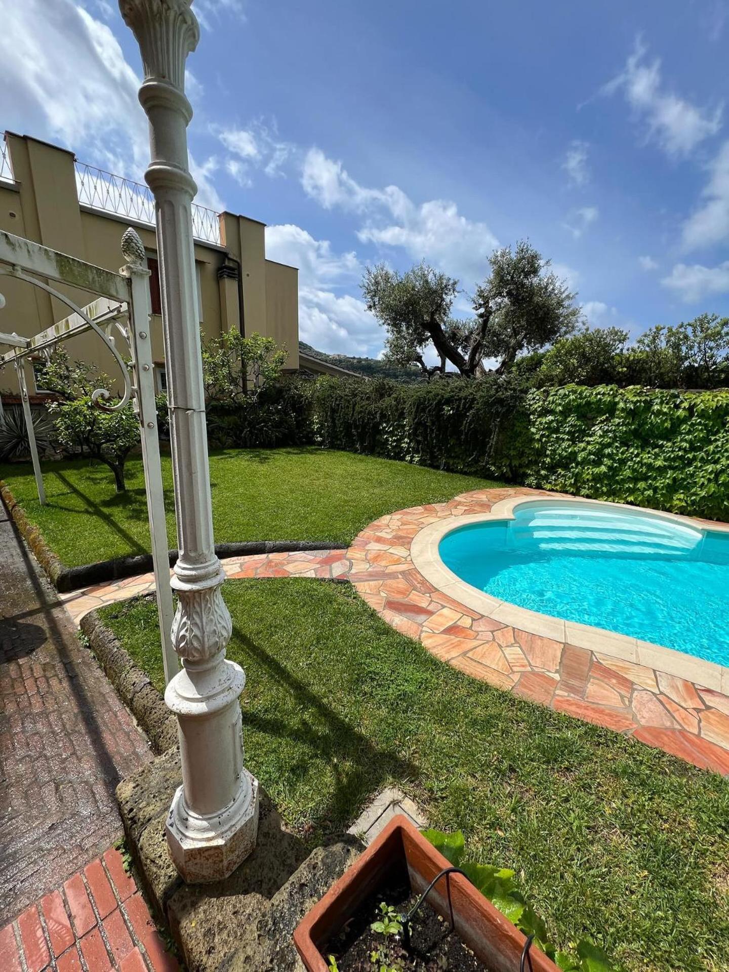Villa Vie En Rose Sorrento Bagian luar foto